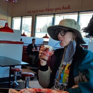 Meet your Posher, Belle